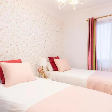Junto Al Ayuntamiento - By Wehomes
