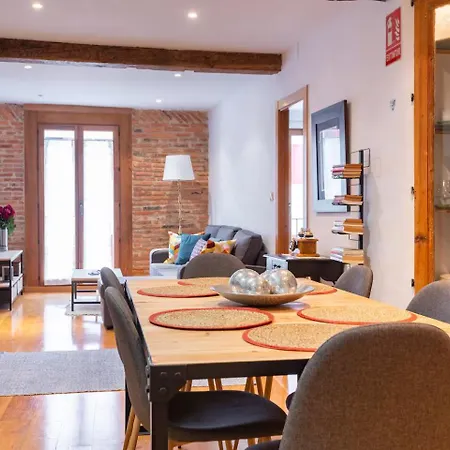 Junto Al Ayuntamiento - By Wehomes *
